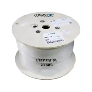 Bobina de cable de red 10G F/UTP Categoría 6A LSZH de la marca CommScope, diseñado para redes de alta velocidad con baja emisión de humo y sin halógenos.